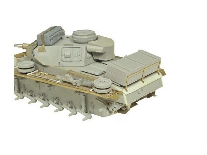 E35091 Wooden box for Pz. Kpfw III L-N,  type 5,  with wood texture and PE bracket