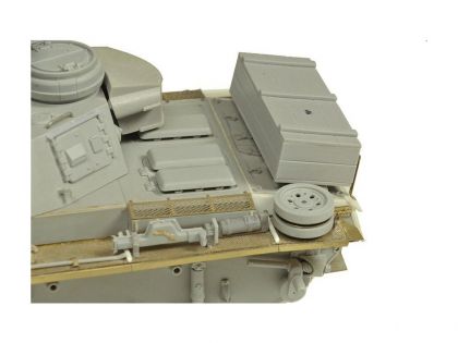 E35091 Wooden box for Pz. Kpfw III L-N,  type 5,  with wood texture and PE bracket