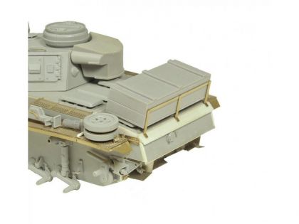 E35091 Wooden box for Pz. Kpfw III L-N,  type 5,  with wood texture and PE bracket