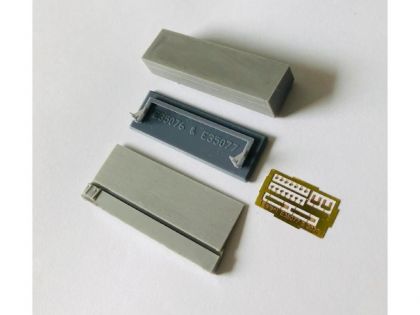 E35077 Wooden box for Stug.III G from LSSAH, type 2, with wood texture with bracket