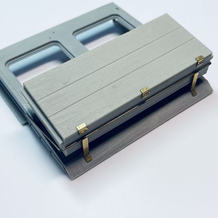 E35090 Wooden box for Pz.Kpfw III L-N, type 4, with wood texture and PE bracket