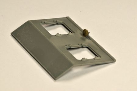 E35317 German horns for Pz.III A - D and Stug.III 0-series, two holders variant, 5 pcs.