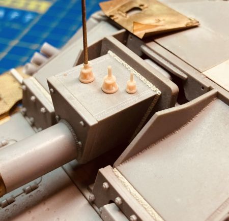 E35304 German antennabase - larger, 20 pcs. with and 10 pcs without hole