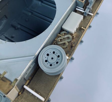 E35122-2 Werkzeugkasten late type for Pz.III / Stug.III family, offset central latch, 4 pcs.