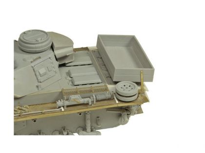 E35093 Wooden box for Pz. Kpfw III L-N,  type 7,  with wood texture and PE bracket