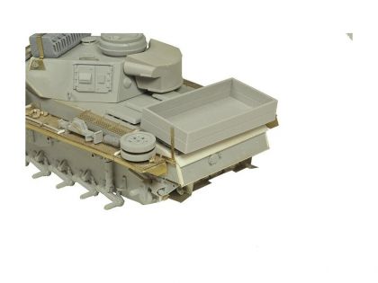 E35093 Wooden box for Pz. Kpfw III L-N,  type 7,  with wood texture and PE bracket