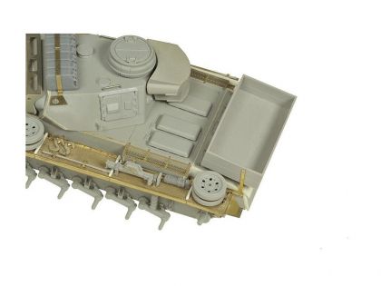E35093 Wooden box for Pz. Kpfw III L-N,  type 7,  with wood texture and PE bracket