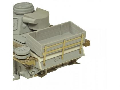 E35096 Wooden box for Pz. Kpfw III L-N,  type 10,  with wood texture and PE bracket