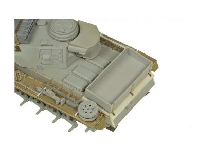 E35092 Wooden box for Pz. Kpfw III L-N,  type 6,  with wood texture and PE bracket