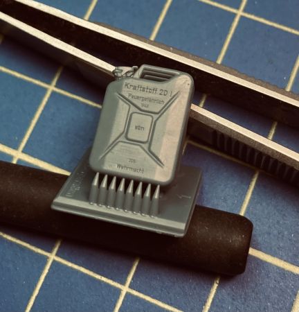 E35271 German late war jerry cans, 3 variants, 5 pcs. each 